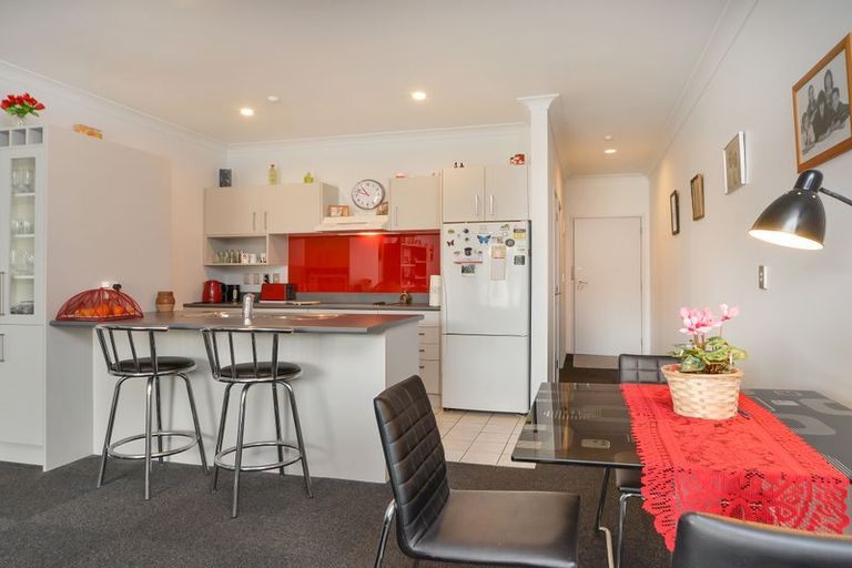 117/3 Morningside Drive, St Lukes, Auckland - Carousel 2