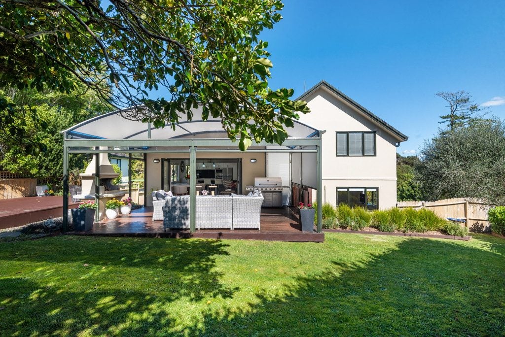 7 Emerald Way, Rosedale, Auckland - Carousel 1