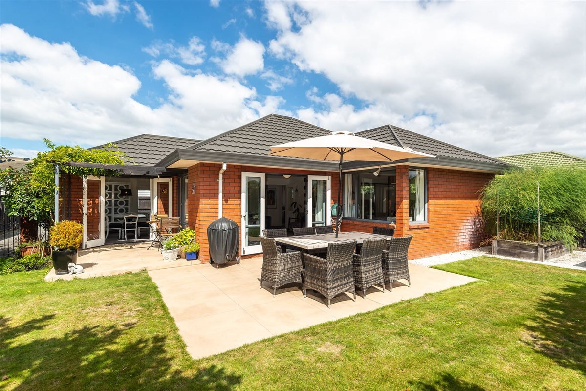 2/25 Gamblins Road, Saint Martins, Christchurch - Carousel 1