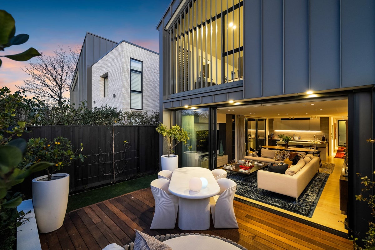 30A Gracefield Avenue, City Centre, Christchurch City, Canterbury - Carousel 2