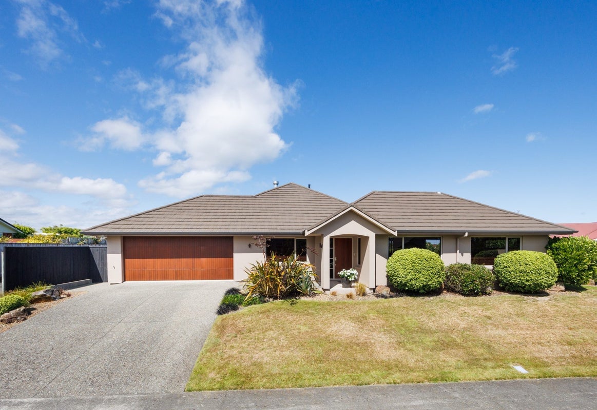 69 Cashmere Drive, Fitzherbert, Palmerston North - Carousel 1