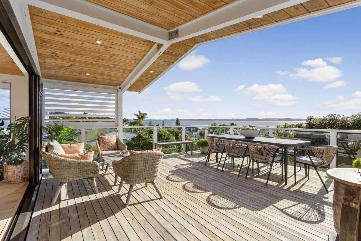 33 Pacific Parade, Army Bay, Whangaparaoa - Carousel 2