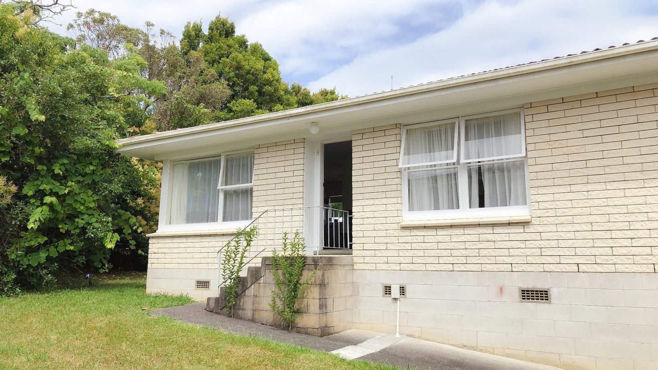42 Cheval Drive, Totara Vale, Auckland - Carousel 1