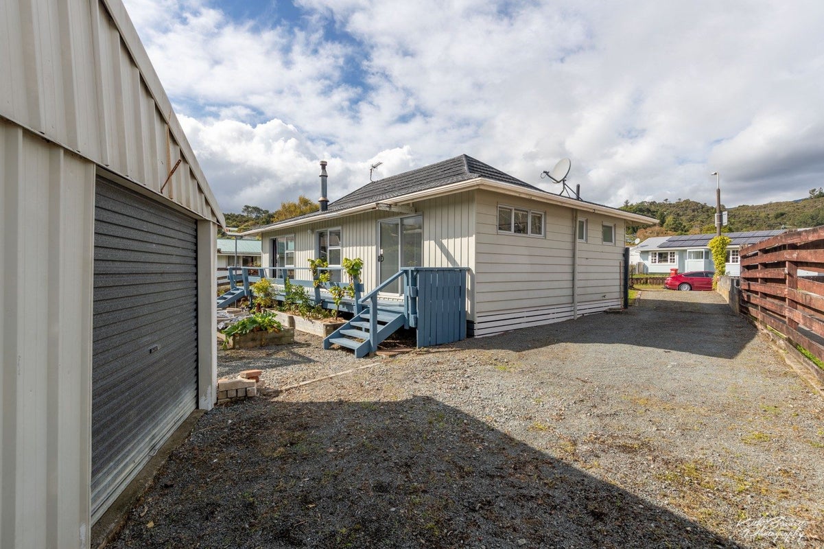 43 Blueberry Grove, Timberlea, Upper Hutt - Carousel 15