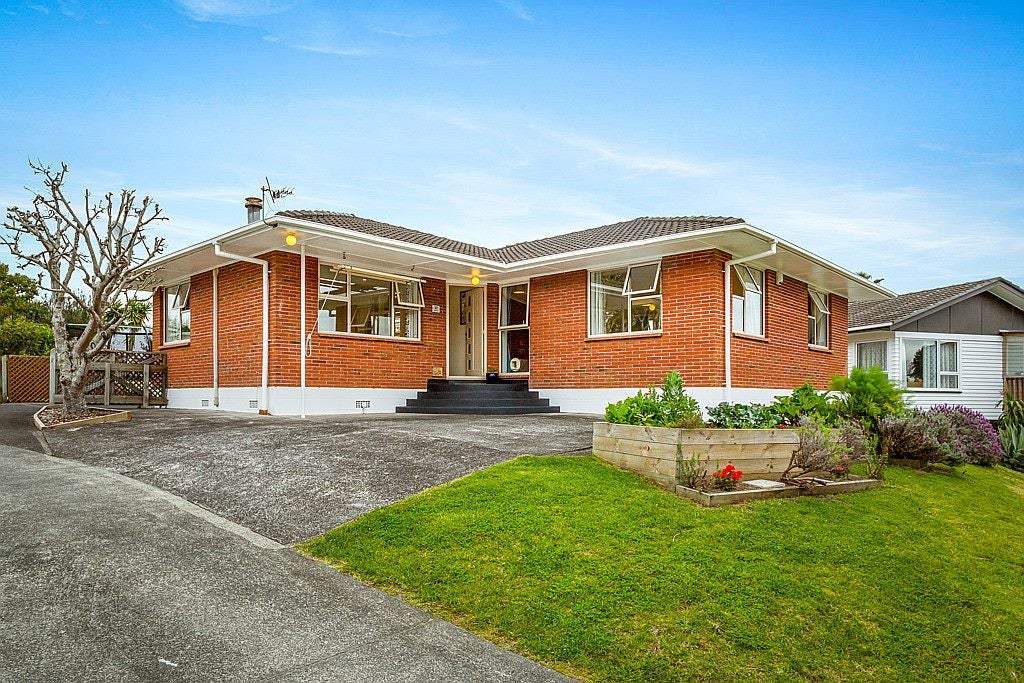 23 Lucinda Place, Glen Eden, Auckland - Carousel 1