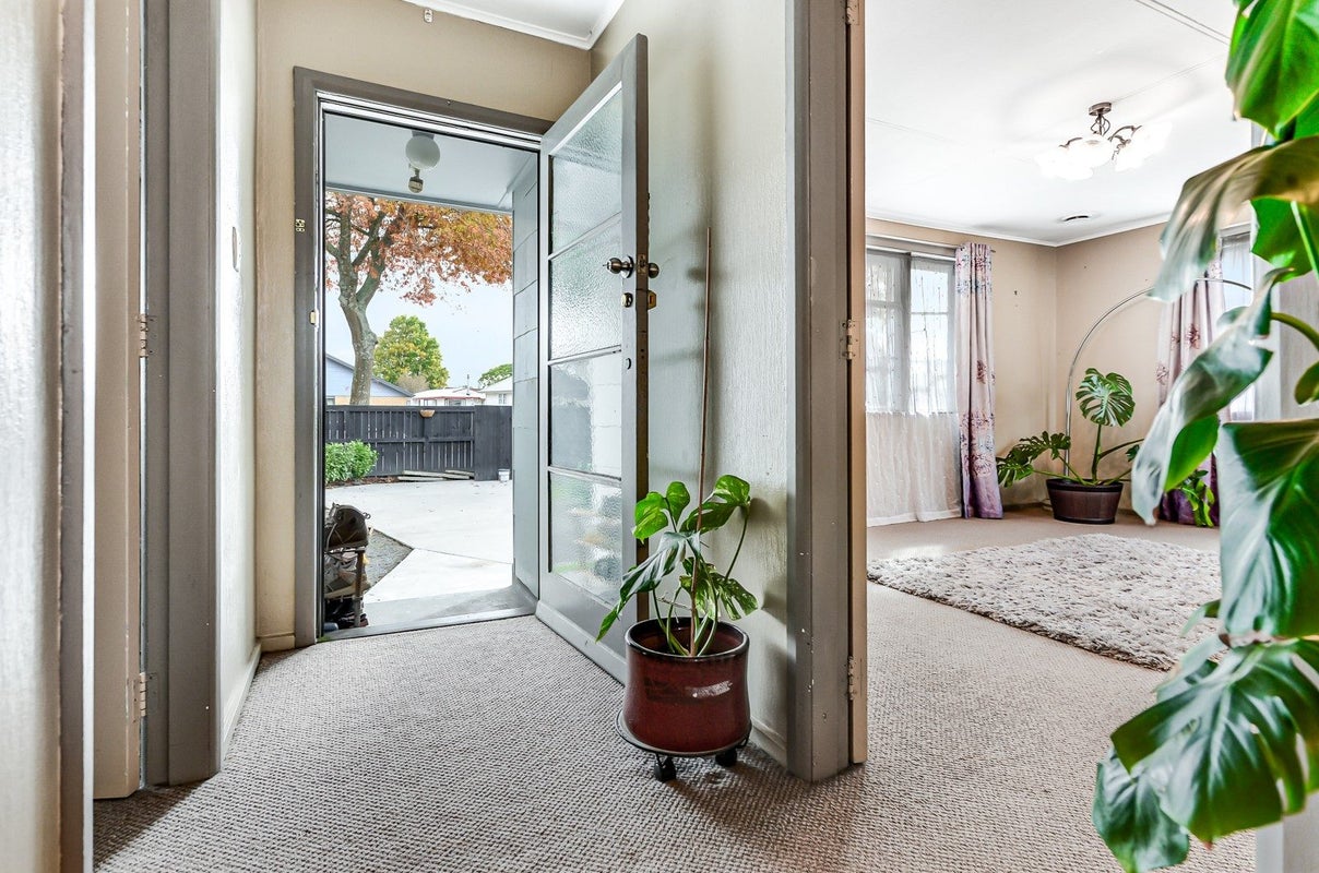 98 Holland Road, Fairfield, Hamilton - Carousel 2
