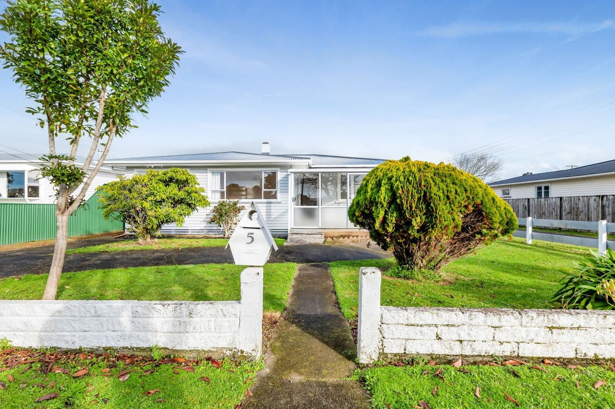 5D Truby King Street, Merrilands, New Plymouth - Carousel 1