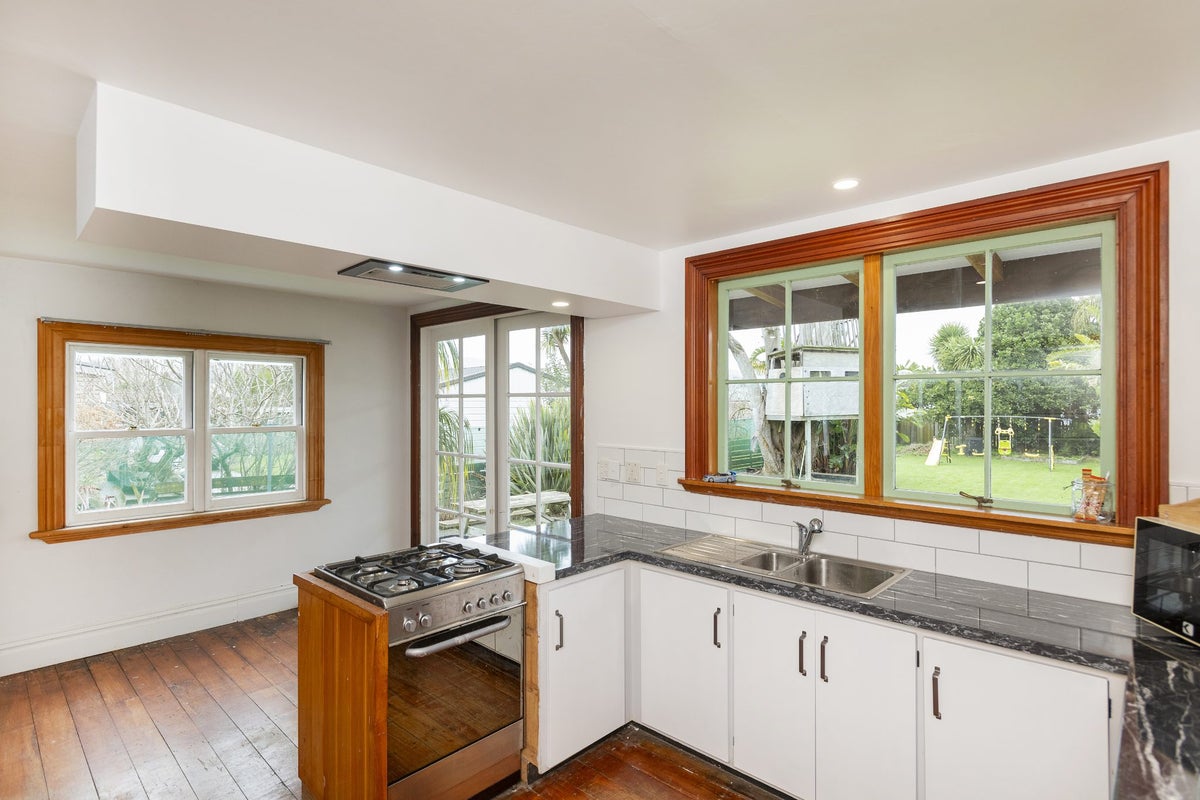 31 De Lautour Road, Inner Kaiti, Gisborne - Carousel 2