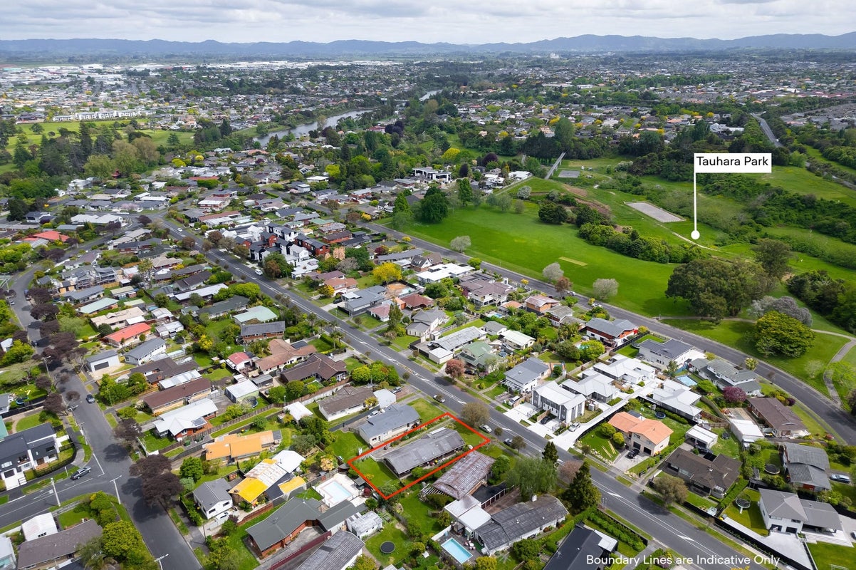 44 Glen Lynne Avenue, Queenwood, Hamilton - Carousel 22