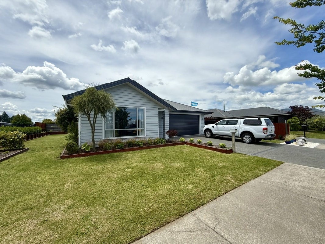 16 Huka Heights Drive, Rangatira Park, Taupo - Carousel 1