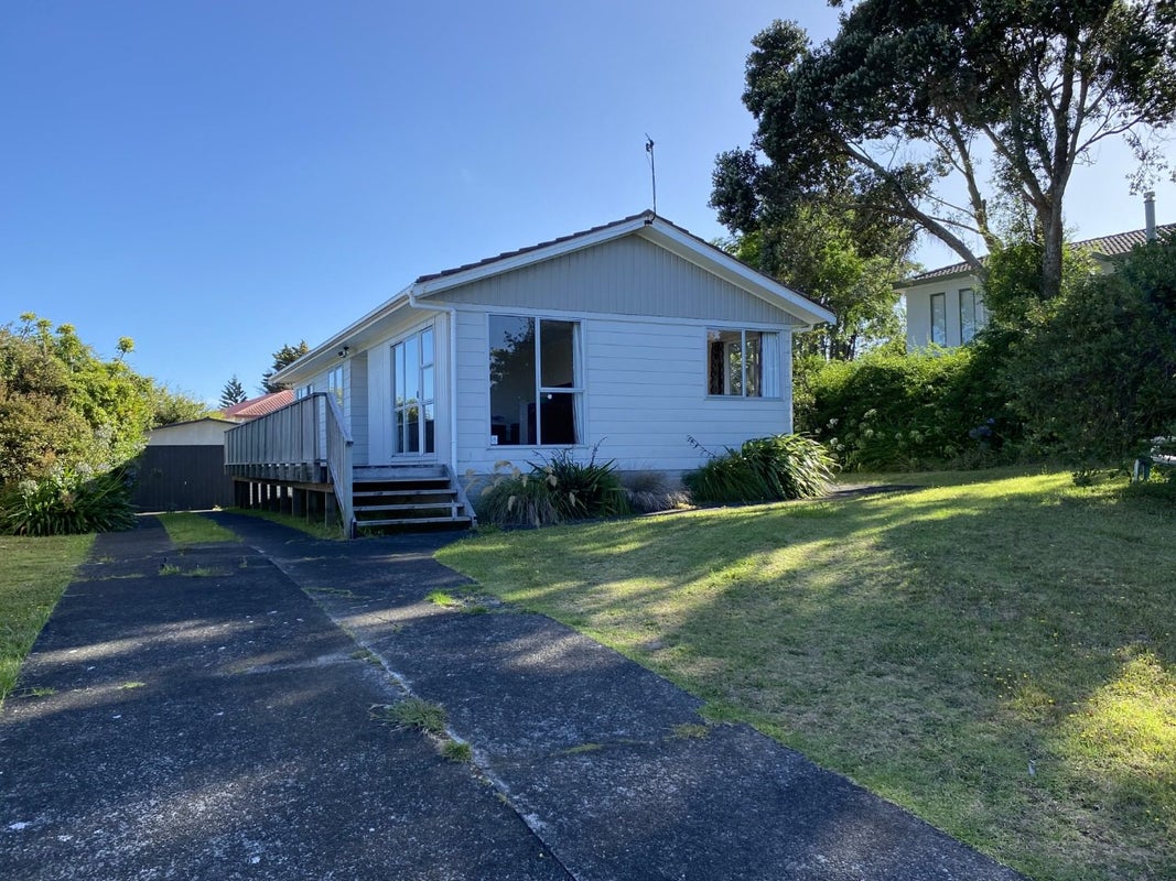 92 Halsey Drive, Lynfield, Auckland - Carousel 1