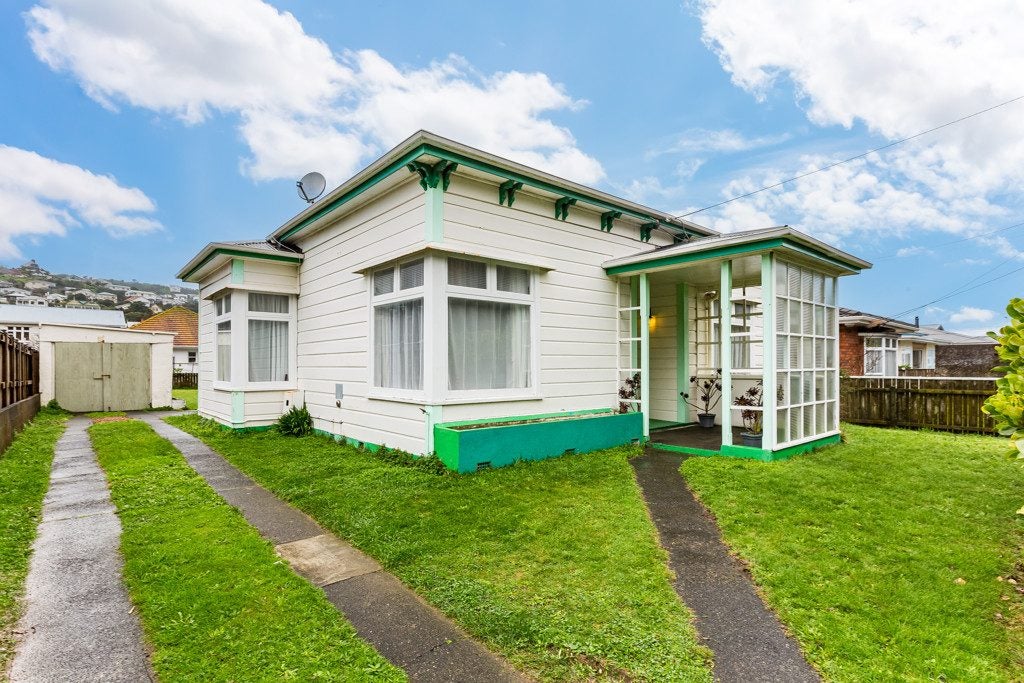 21 Derwent Street, Island Bay, Wellington, Wellington - Carousel 1