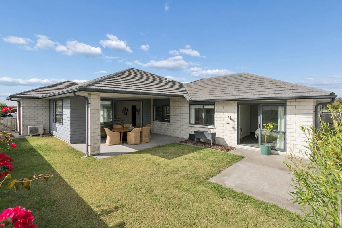 12 Kanono Close, Papamoa Beach, Papamoa - Carousel 1