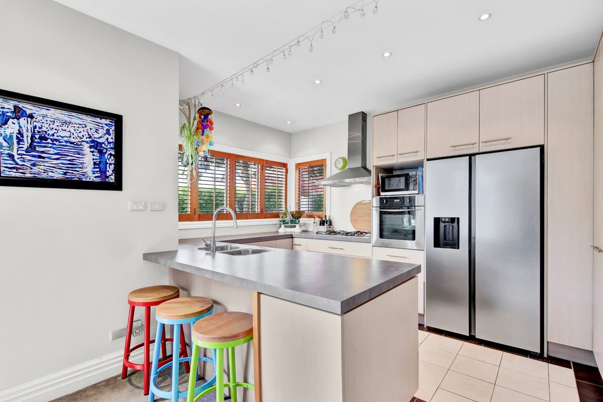57 Hawkesbury Avenue, St Albans, Christchurch - Carousel 2