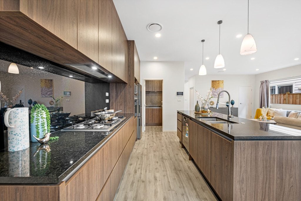 32 Carrygawley Road, Flat Bush, Auckland - Carousel 2
