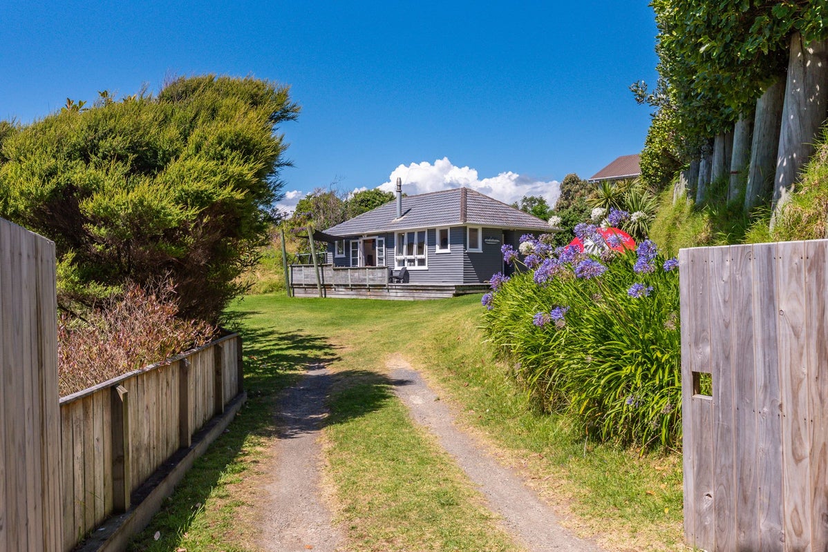 7A Hona Street, Waikanae Beach, Waikanae - Carousel 1
