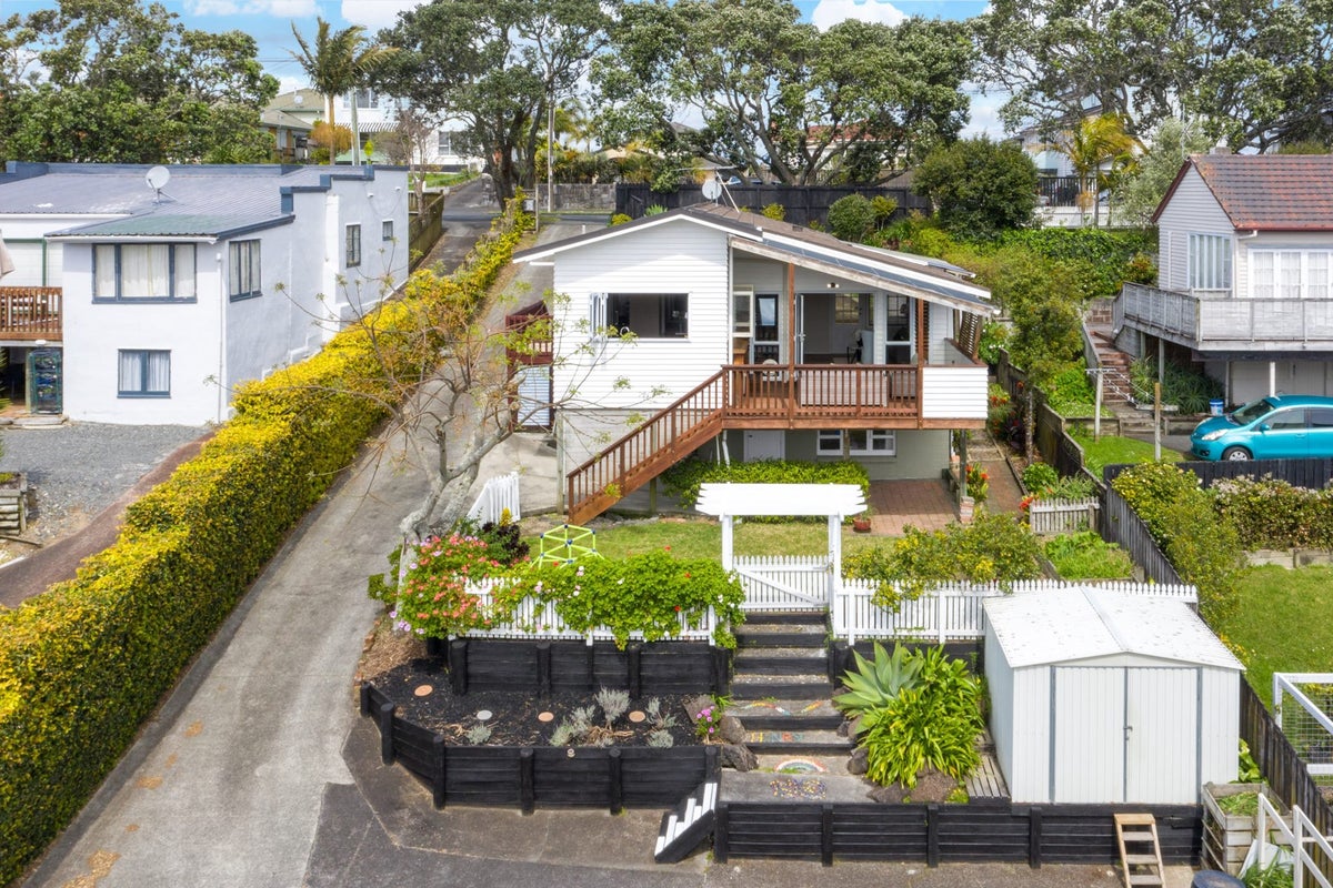 13 Gilfillan Street, Blockhouse Bay, Auckland - Carousel 1
