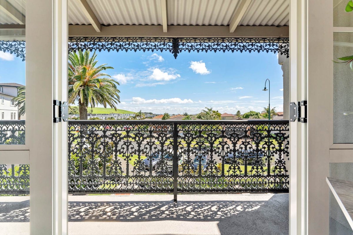 18 Leneford Drive, East Tamaki, Auckland - Carousel 2
