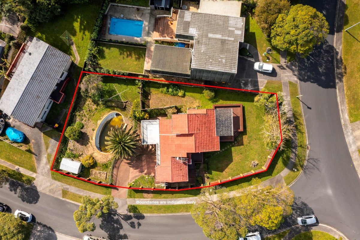 1 Newport Place, Forrest Hill, Auckland - Carousel 1