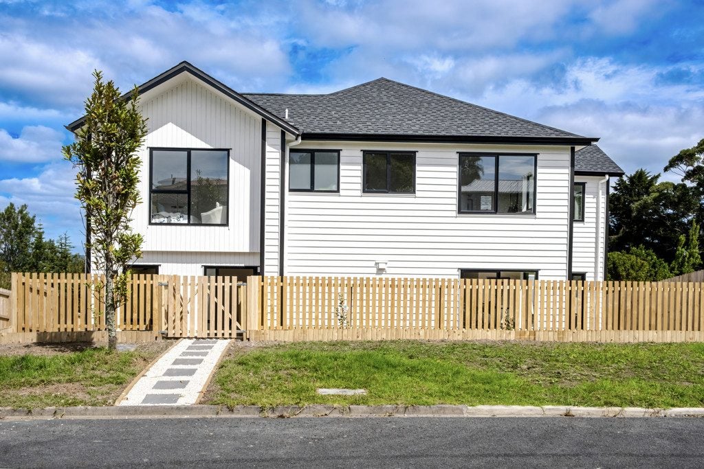 18A Edgware Road, West Harbour, Auckland - Carousel 1