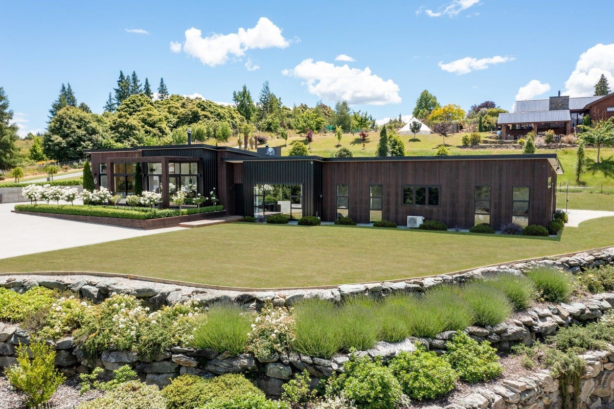 6 Wineberry Lane, Wanaka - Carousel 1