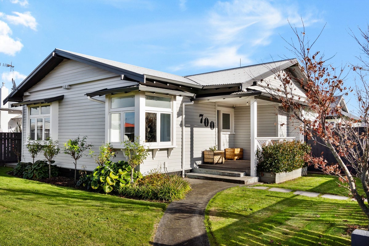 700 Queen Street West, Saint Leonards, Hastings - Carousel 1