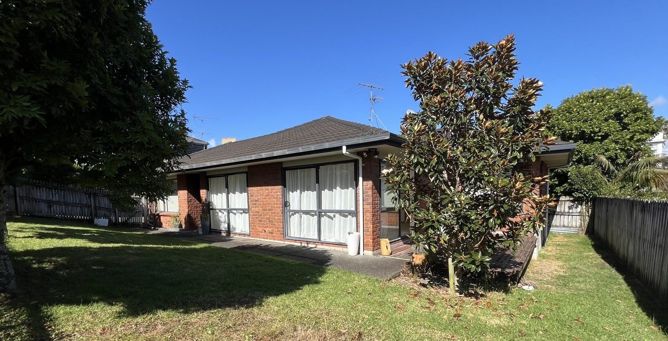 4A Temple Street, Meadowbank, Auckland - Carousel 1
