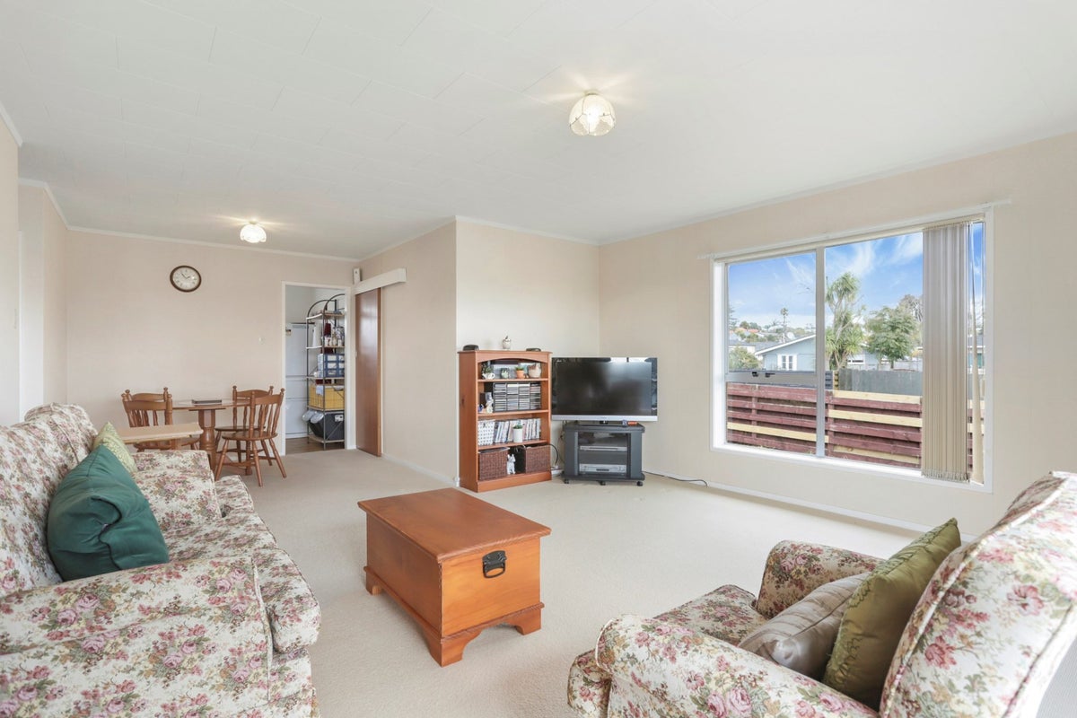 1/39 Blacklock Avenue, Henderson, Auckland - Carousel 2