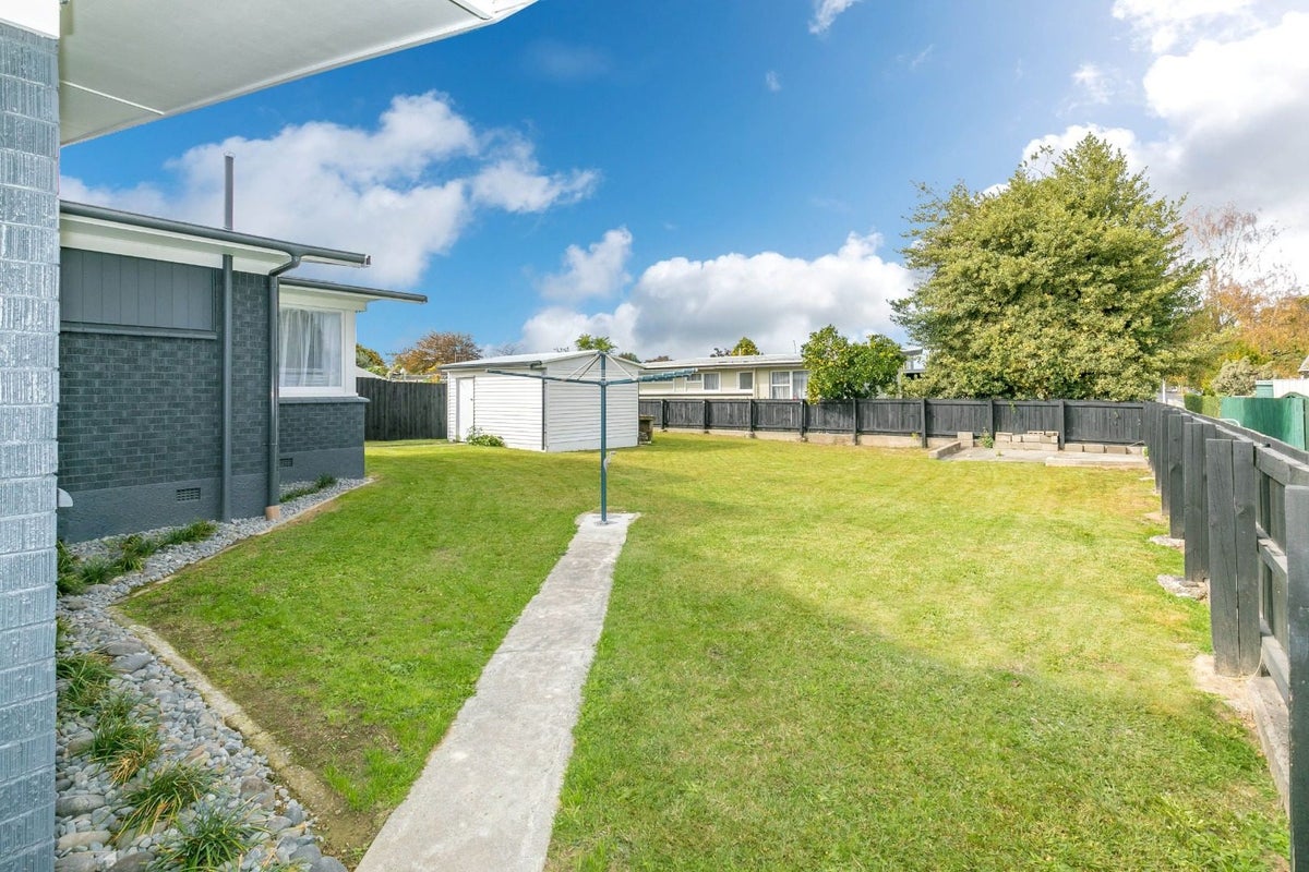17 Kensington Place, Fairfield, Hamilton - Carousel 2
