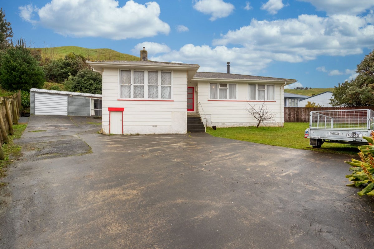 90A Corinna Street, Waitangirua, Porirua - Carousel 1