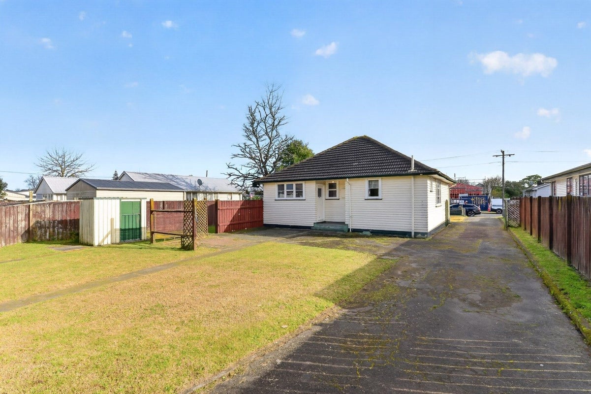 6 Wordsworth Crescent, Enderley, Hamilton - Carousel 3
