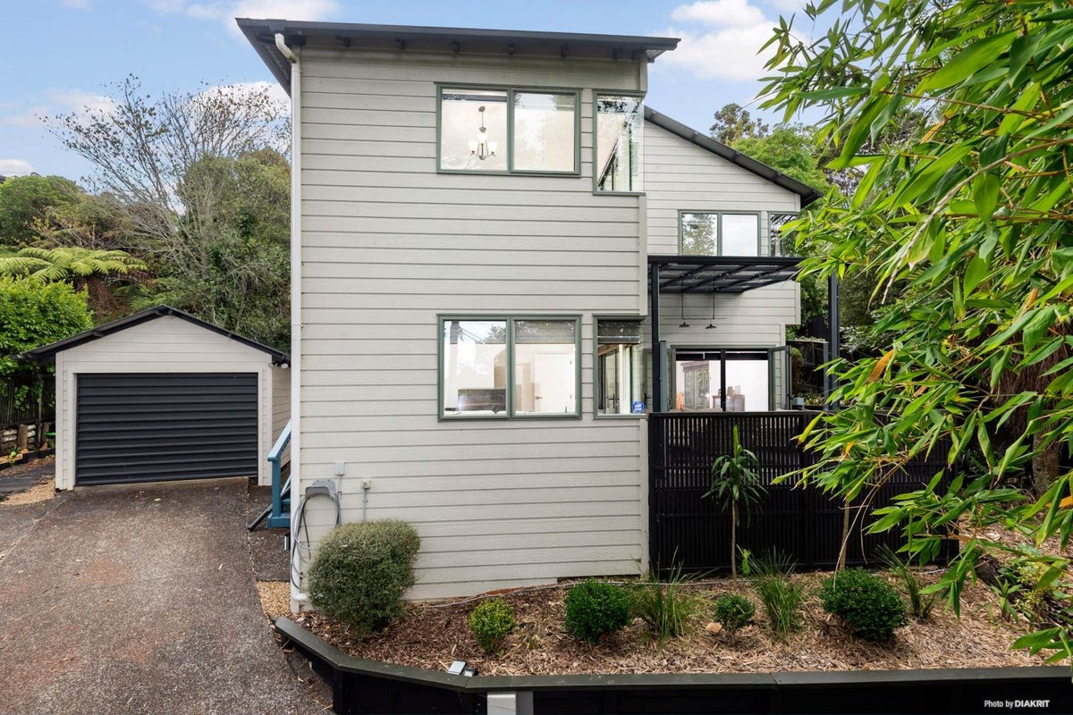 25 Shetland Street, Glen Eden, Auckland - Carousel 1