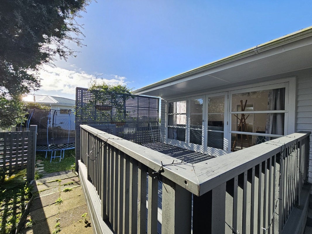 96 Bracken Road, Paparangi, Wellington - Carousel 1