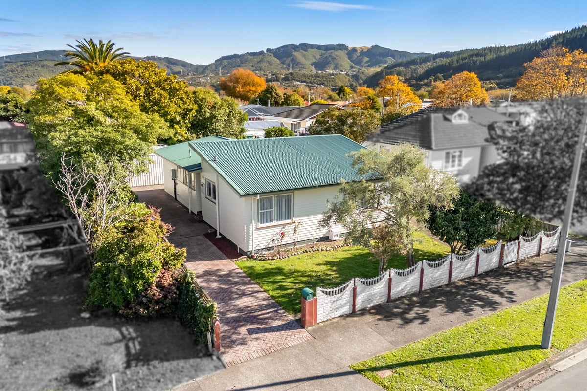 95 Gibbons Street, Ebdentown, Upper Hutt - Carousel 1