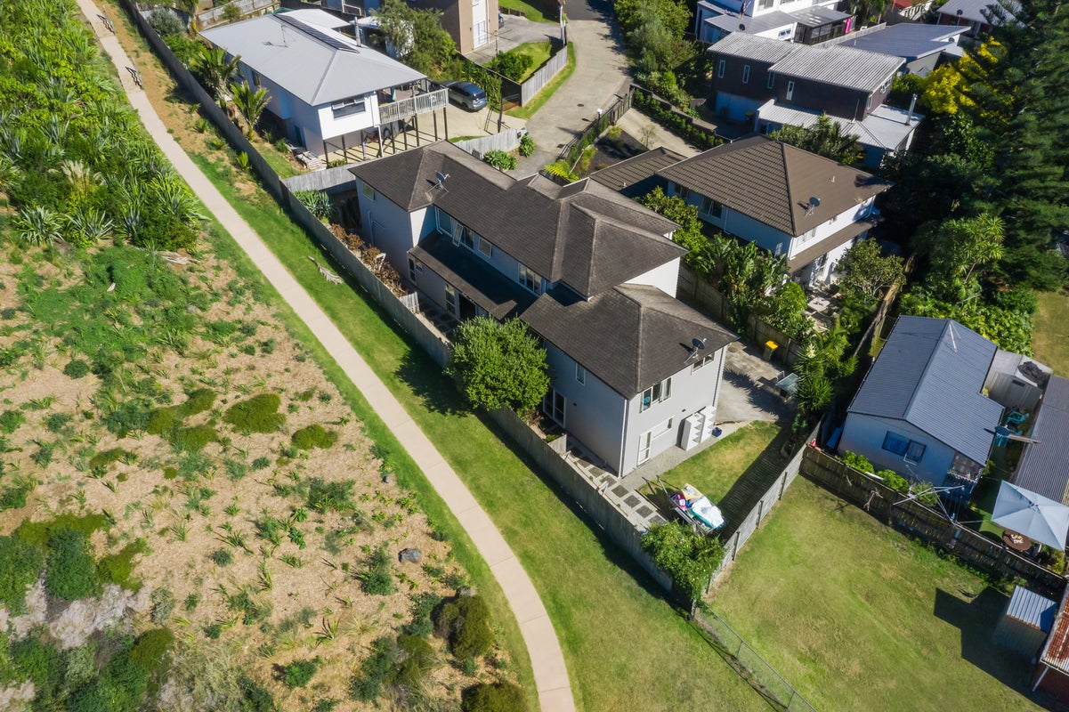 14 Domain Lane, Mangere Bridge, Auckland - Carousel 1