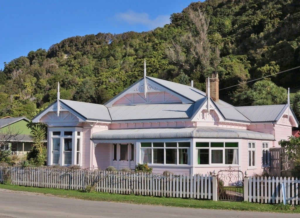 54 Beach Road, Collingwood - Carousel 1