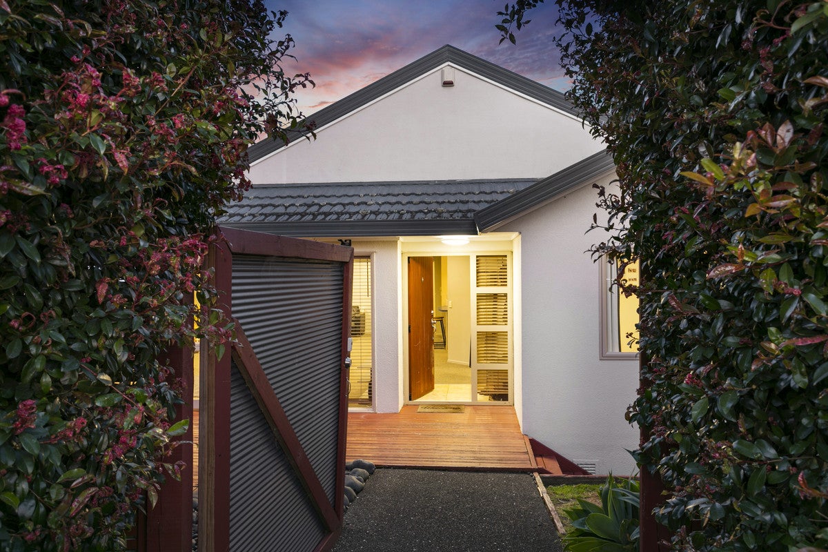 14 Berkshire Terrace, Massey, Auckland - Carousel 2
