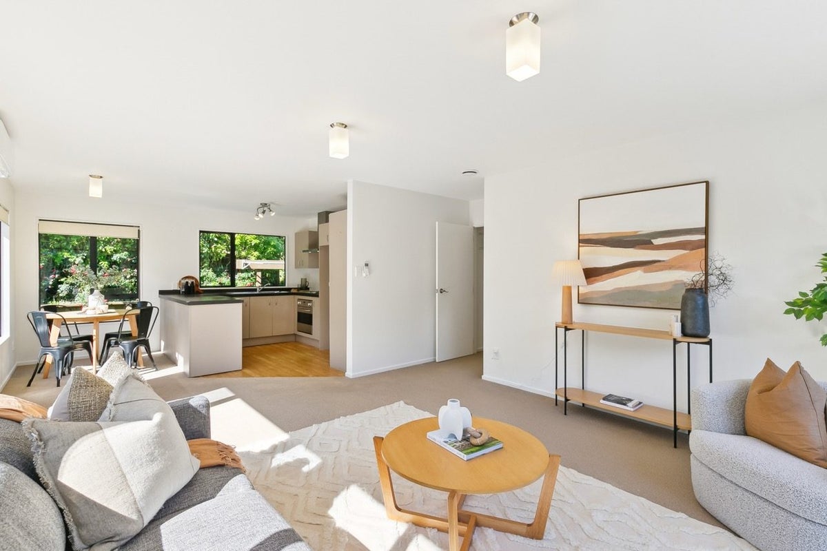 7B Lyndfield Lane, Newlands, Wellington - Carousel 2