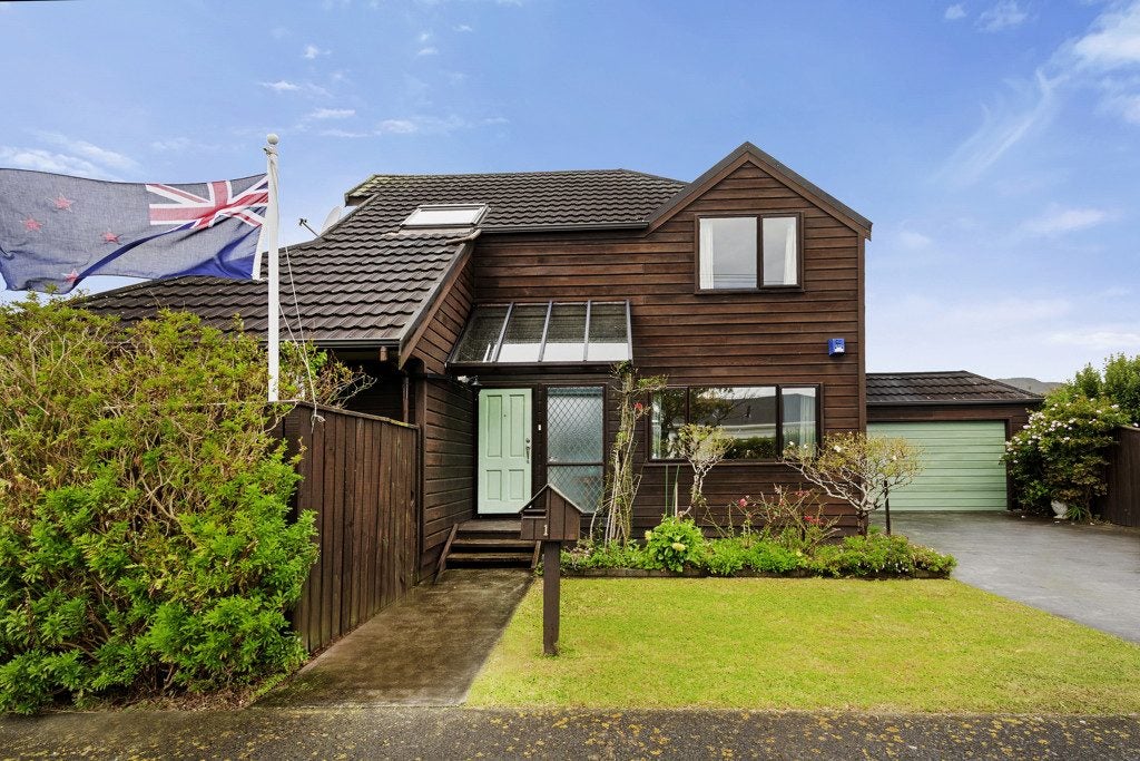 1 Colin Grove, Hutt Central, Lower Hutt - Carousel 1