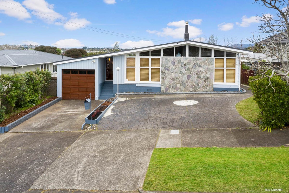 37 Rosamund Avenue, New Windsor, Auckland - Carousel 1