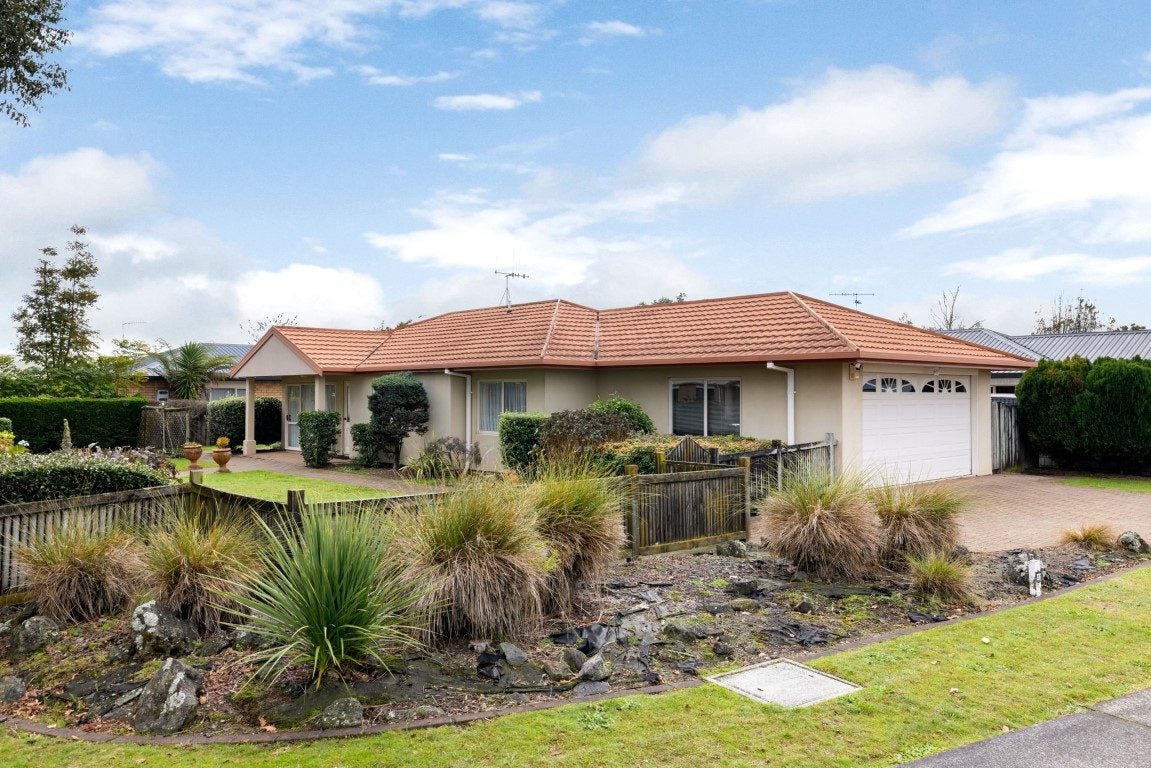 126 Collins Road, Melville, Hamilton - Carousel 1
