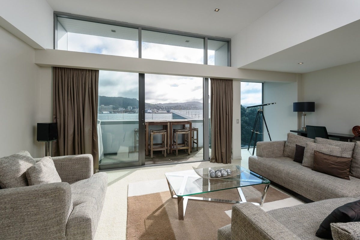 3E/136 Oriental Parade, Oriental Bay, Wellington - Carousel 2