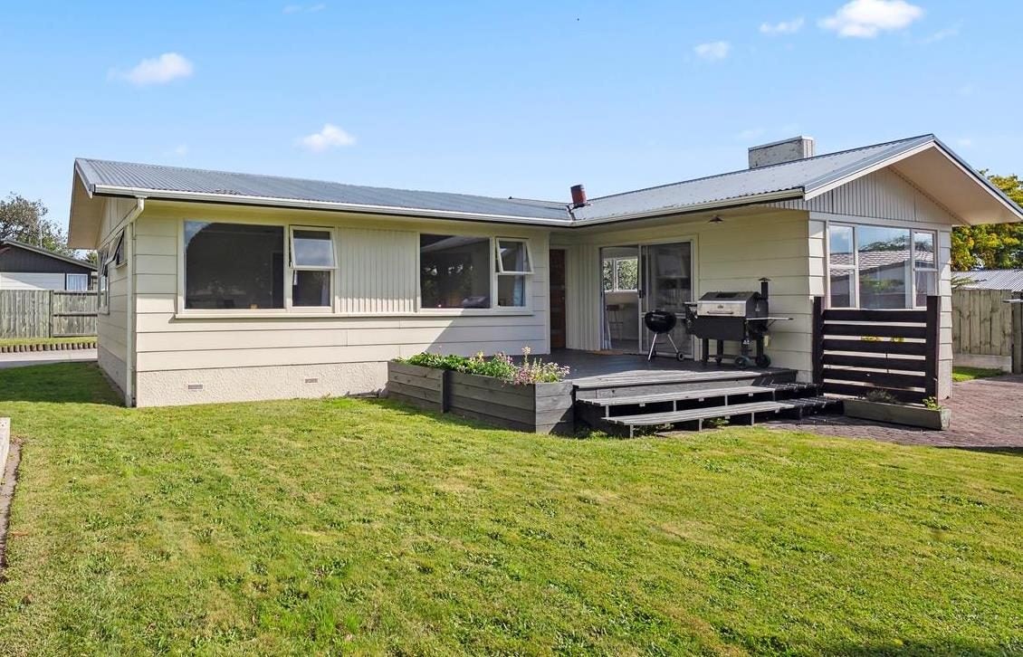 8 Thackeray Place, Owhata, Rotorua - Carousel 1
