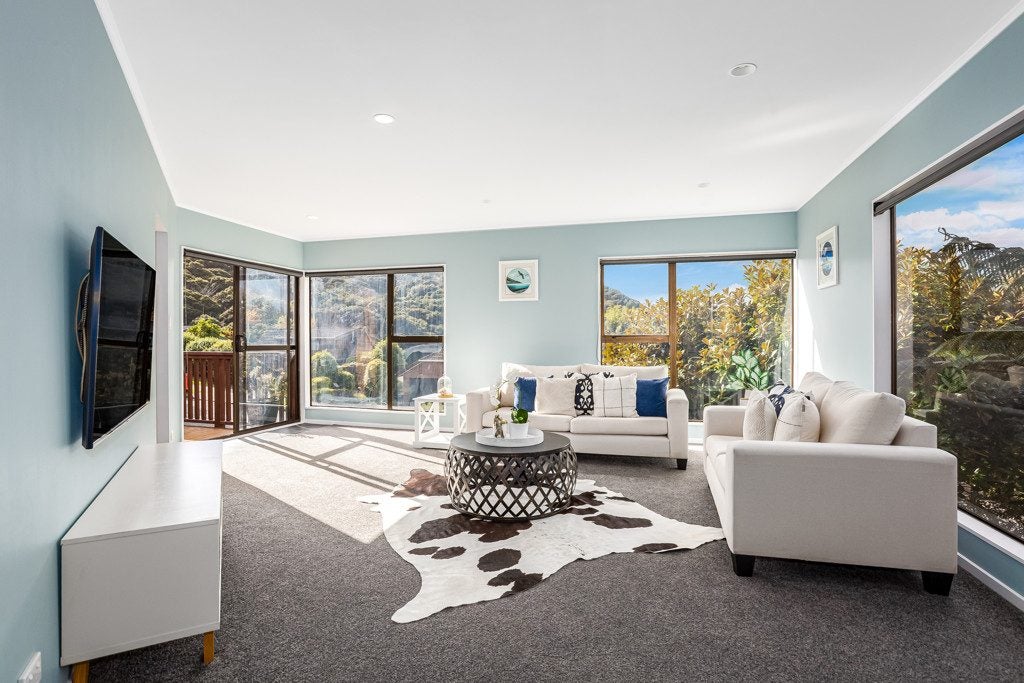 6 Shackle Lane, Whitby, Porirua - Carousel 1