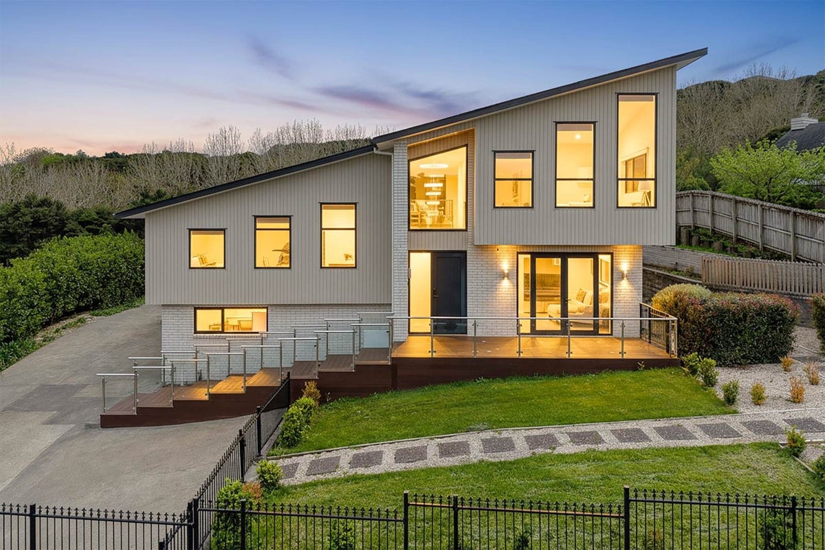 17 Chancellor Place, Flat Bush, Auckland - Carousel 1