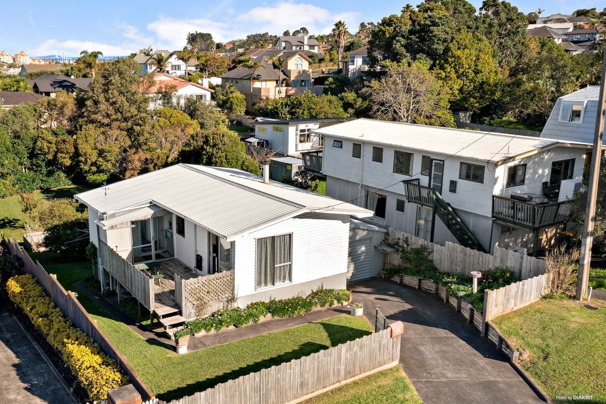 1271 Whangaparaoa Road, Gulf Harbour, Whangaparaoa - Carousel 2