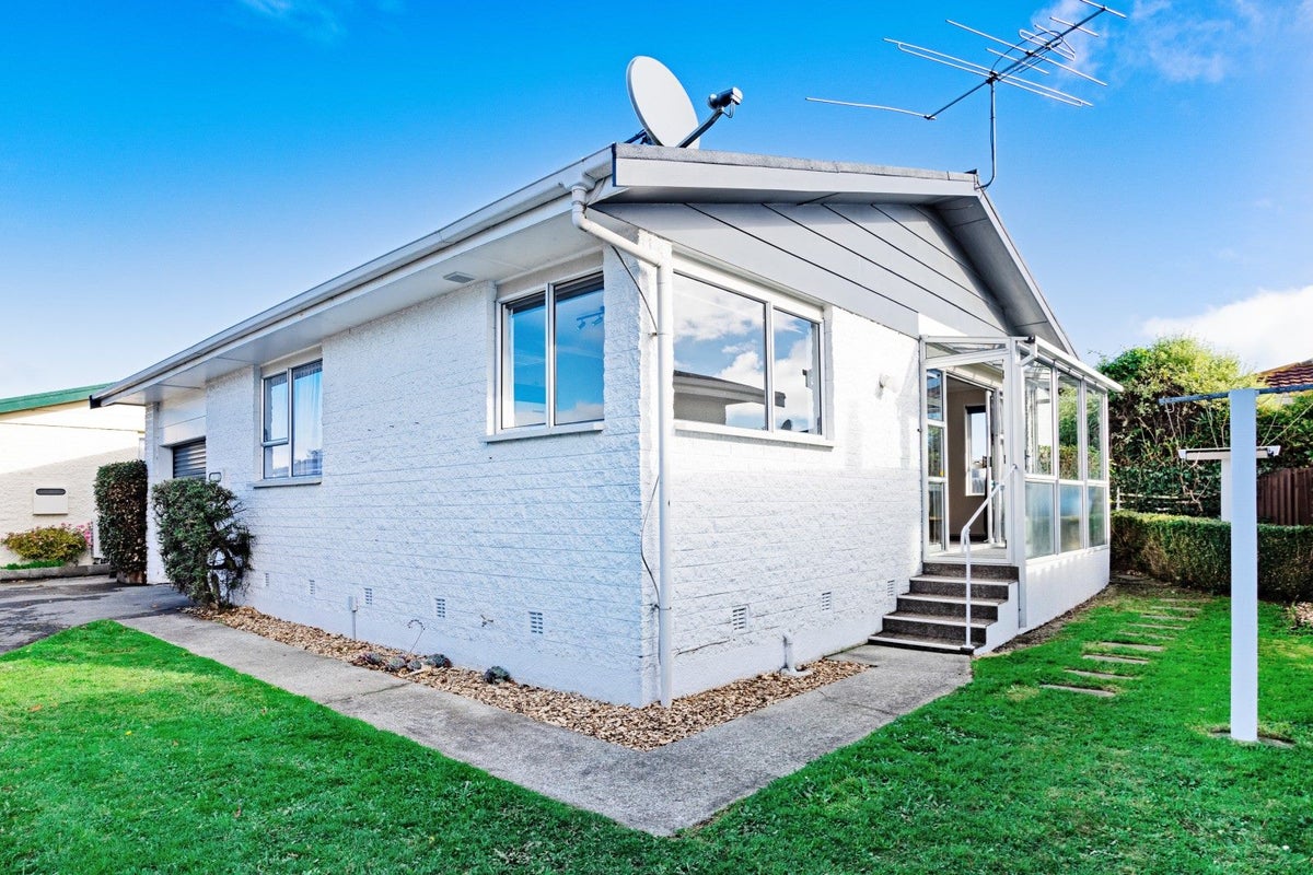 2/308 Yarrow Street, Richmond, Invercargill - Carousel 1