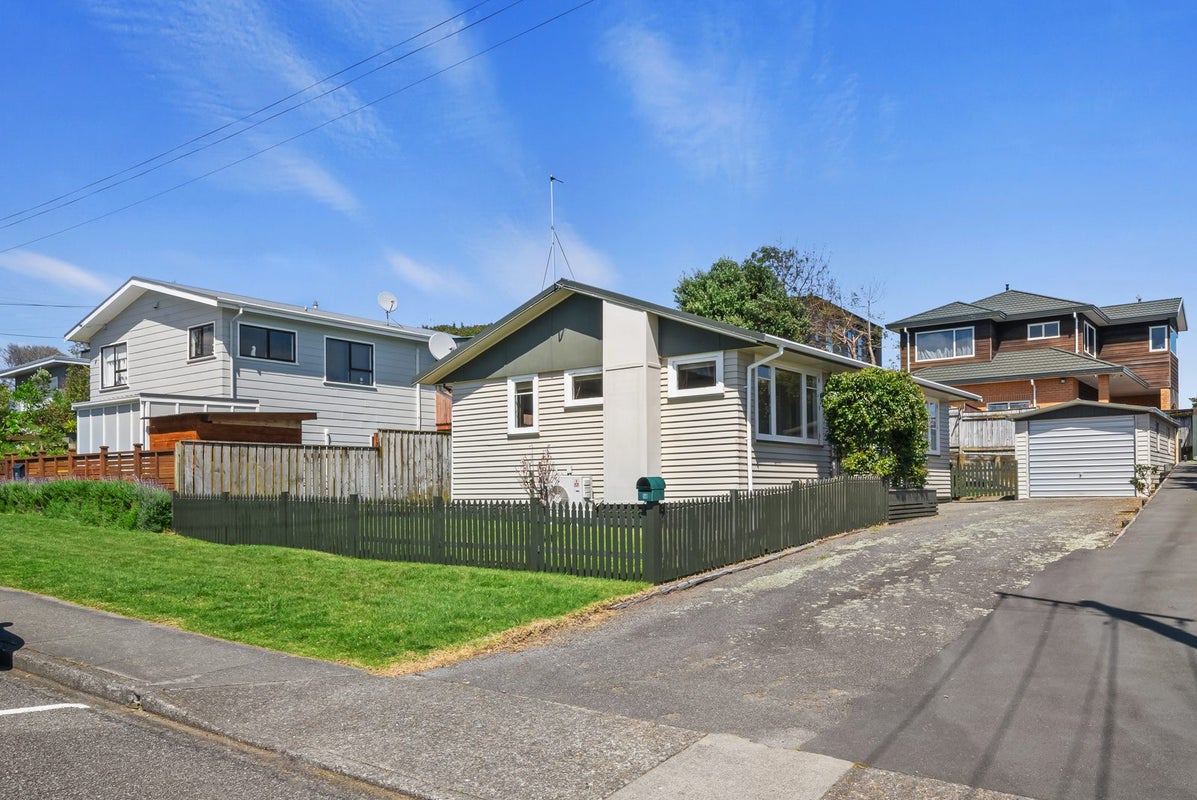 54A Martin Road, Paraparaumu Beach, Paraparaumu - Carousel 1