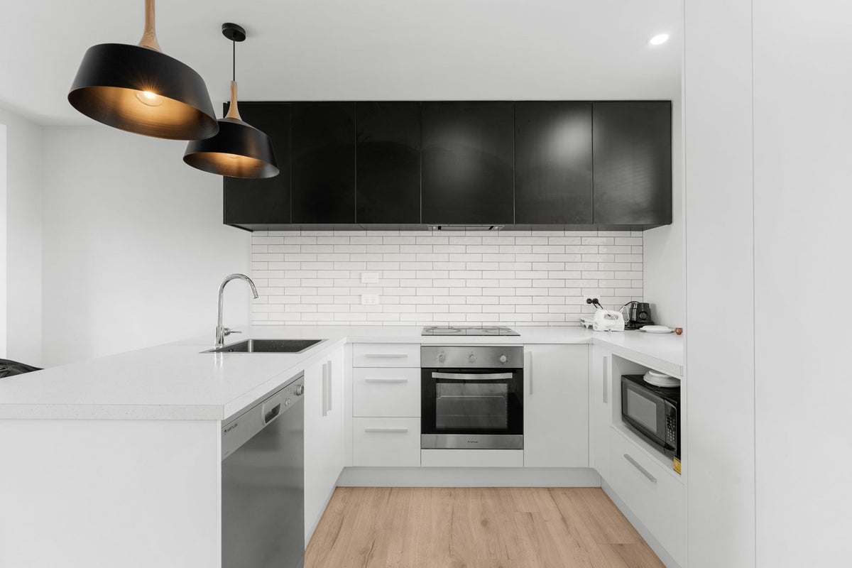 3/8 New Brighton Road, Shirley, Christchurch - Carousel 1