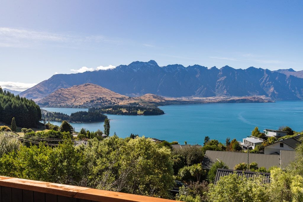 35B Wynyard Crescent, Fernhill, Queenstown - Carousel 1